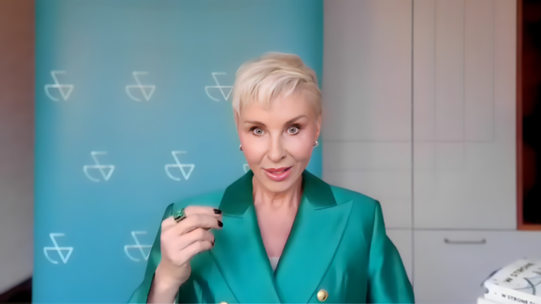 Na zdjęciu dr Barbara Walkiewicz-Cyrańska, prekursorka medycyny regeneracyjnej i dermatologii estetycznej w Polsce w rozmowie o tym, od czego zależy długowieczność i co na nią wpływa.