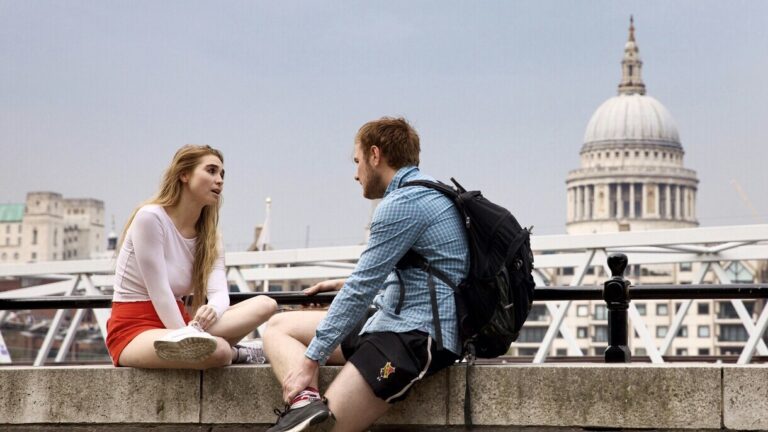 Rozmowa po angielsku za granicą – polskie kompleksy językowe i niepewność w mówieniu