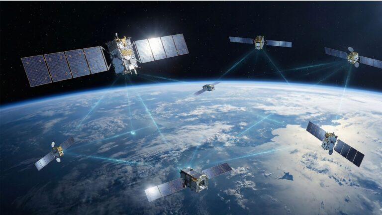 satelity a astronomia zanieczyszczenie światłem satelitarnym wpływ satelitów na obserwacje NASA alarmuje zwiększająca się liczba satelitów źle wpłynie na ekosystem.