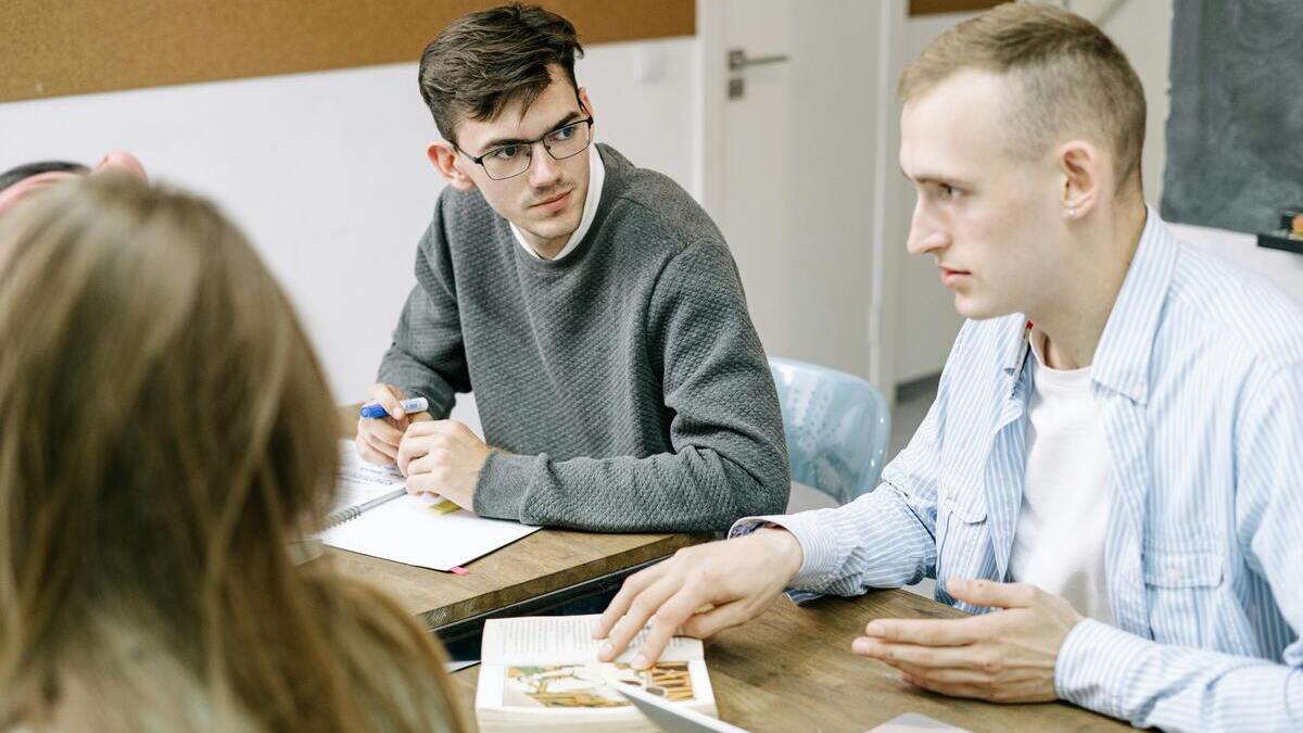 liczba studentów w Polsce najpopularniejsze kierunki studiów 2025 ranking polskich uczelni Raport Ministra Nauki i Szkolnictwa Wyższego wykazał, że spada liczba studentów.