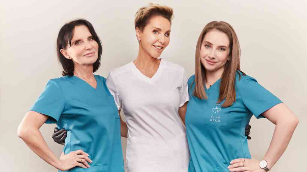 Dr Barbara Walkiewicz-Cyrańska wraz z zespołem medycznym. Lekarka zajmująca się medycyną długowieczności dziś wyjaśnia, jak geny a starzenie wpływają na organizm oraz dlaczego spowalnianie procesu starzenia i to, jak żyć dłużej, zależy głównie od stylu życia.