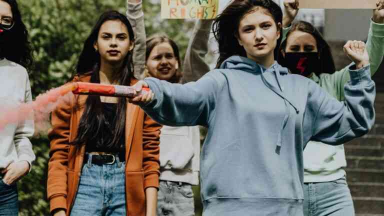 Lęk wpływa na poglądy polityczne. Wzmacnia poparcie dla lewicowych rozwiązań.