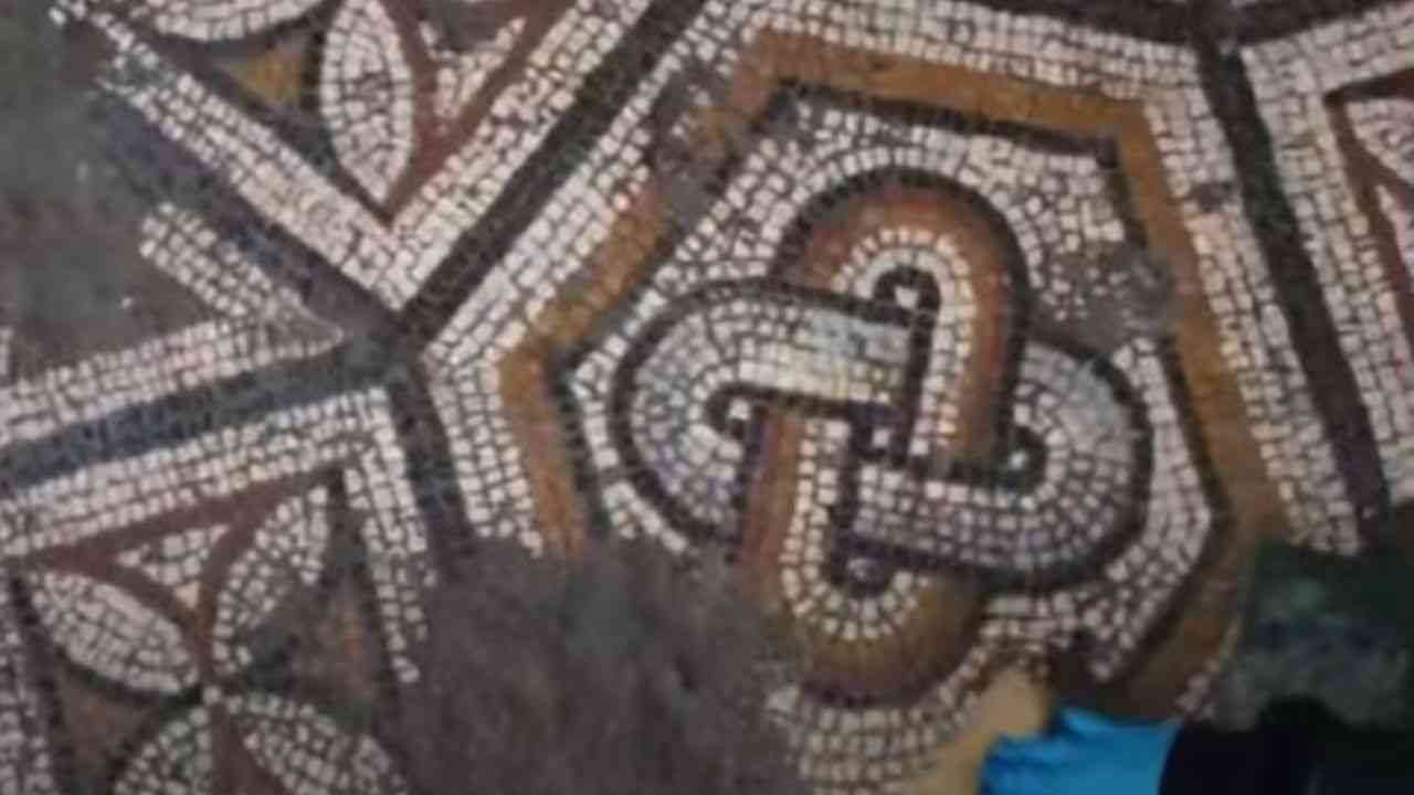 Odkrycia archeologiczne. Turcja: węzeł Salomona na posadzce