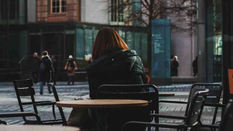 Barometr Zaufania Edelmana wskazuje, ze społeczna izolacja się nasila
