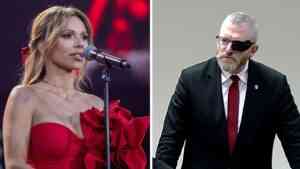 Dorota Rabczewska stoi przy mikrofonie Grzegorz Braun w garniturze stoi z opaską na lewym oku