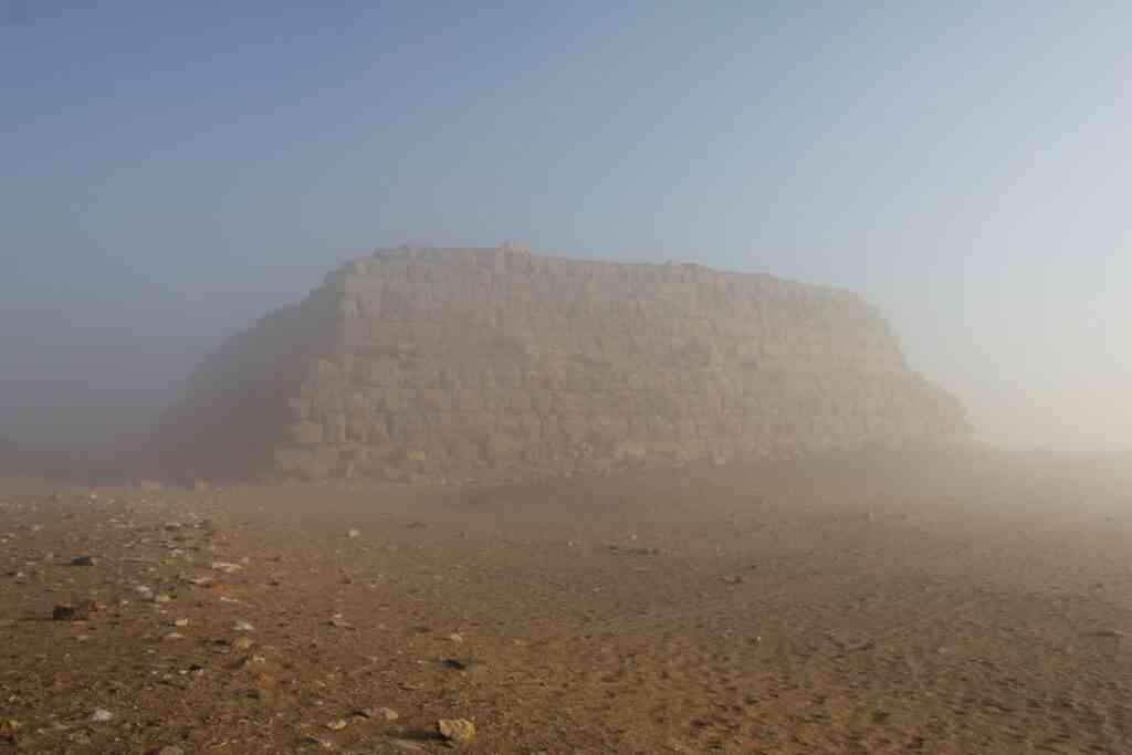 Mastaba-Faraona-podczas-wschodu-slonca