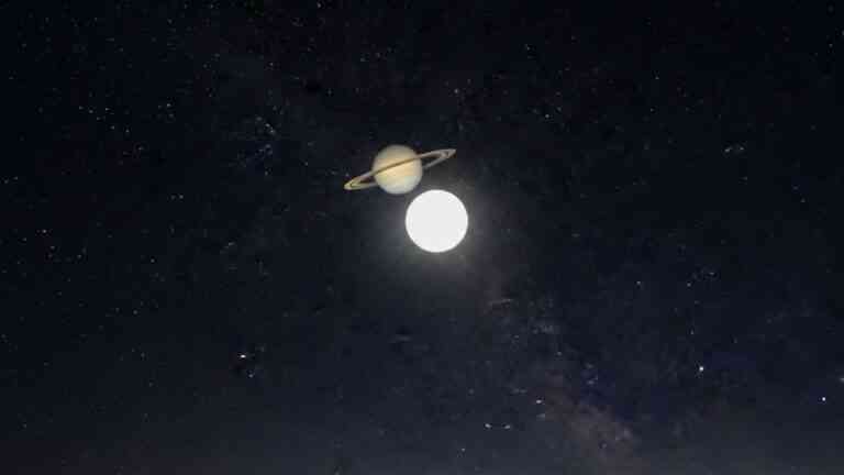 ciemne niebo zbliżenie Saturna i Wenus