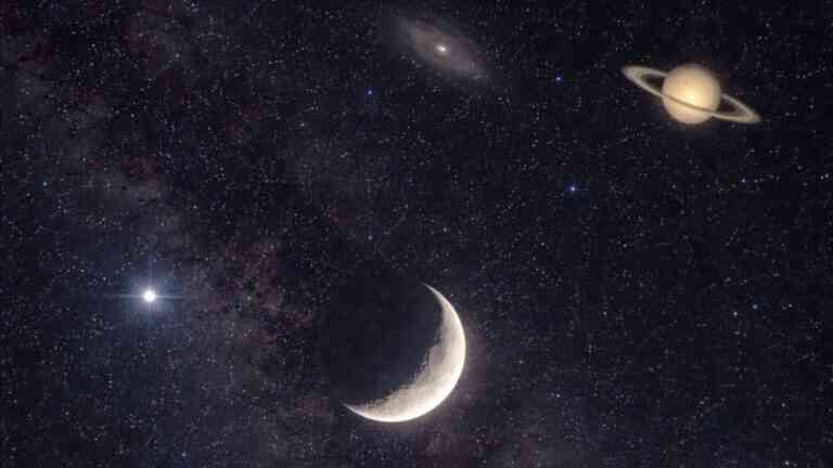 nocne niebo z Księżycem i Saturnem i gwiazdami - obserwacja nieba w marcu to rozgrzewka przed astronomicznymi atrakcjami kolejnych miesięcy