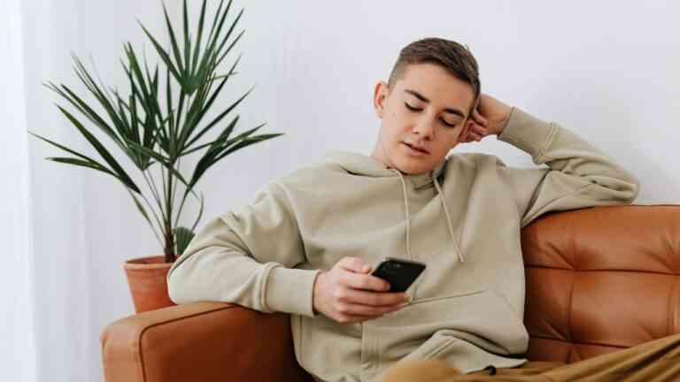 OpenAI wprowadza ograniczenia ChatGPT dla nieletnich