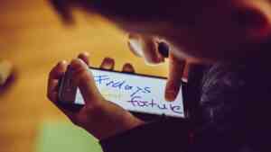 Zakaz social mediów nie rozwiązuje problemów ze skupieniem dzieci