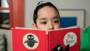 Dzieci przestają czytać książki. Niepokojący trend