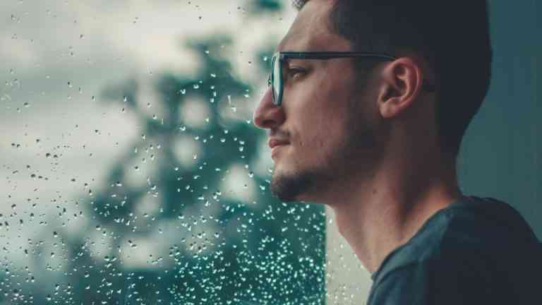 Wpływ zatrudnienia na sen. Utrata pracy zmienia człowieka od srodka