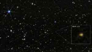 nowa galaktyka z początków Wszechświata w kosmosie ujęta na ciemnym zdjęciu