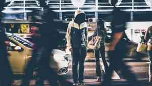 Ograniczanie wolności dziś. Czy autorytaryzm działa dla dobra ogółu?