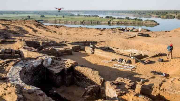 Stanowisko archeologiczne w Starej Dongoli, gdzie panował Qashqash. Miejsce głośnego polskiego odkrycia archeologicznego.