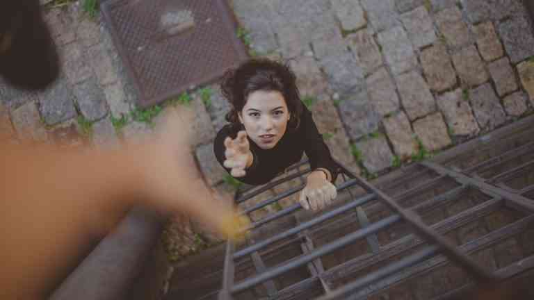 Jak pomagać innym. Małe gesty, które zmieniają świat