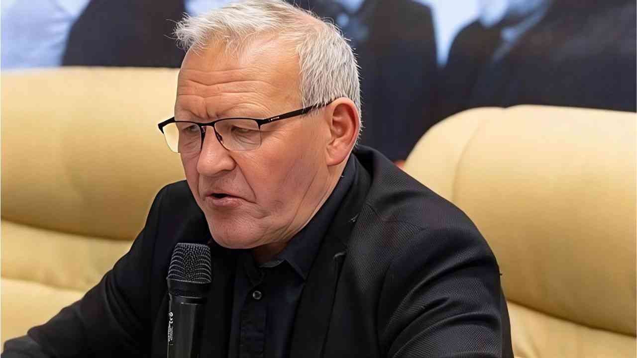 półzbliżenie na twarz prof. Bogdana Musiała