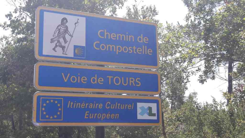 Oznakowanie Camino de Santiago na francuskiej trasie Voie de Tours