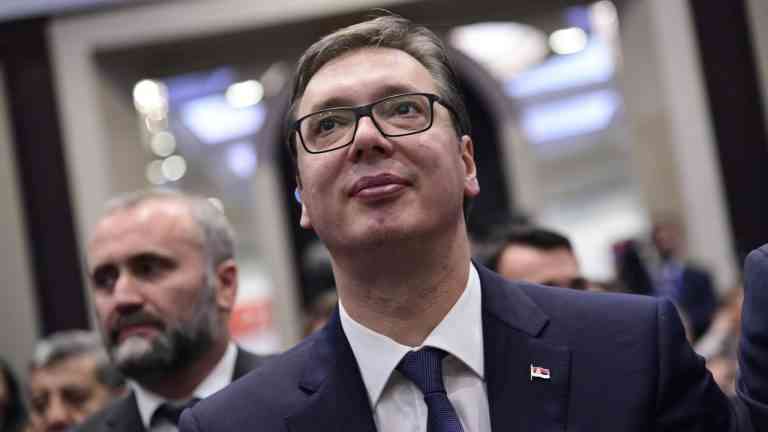 Prezydent Serbii podczas oficjalnego wydarzenia – wybory w Serbii i protesty studenckie